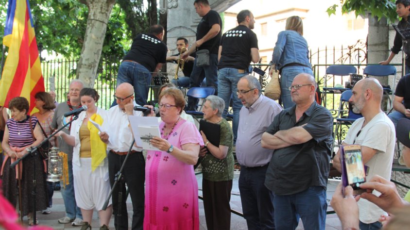 La flama del Canigó va portar el foc de sant Joan al poble