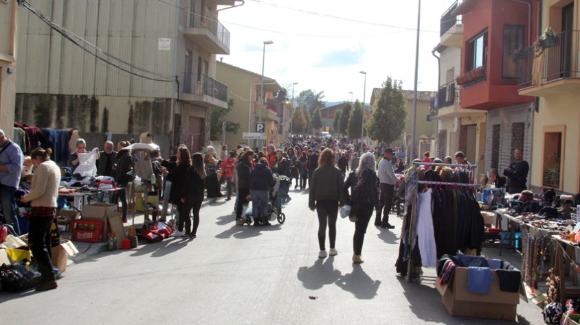 Un moment del mercat del trasto, cap al migdia