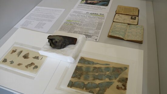 Resolt el misteri del paper enrotllat en una funda de pistola de la Retirada: un sobre amb el nom d'un capità republicà 