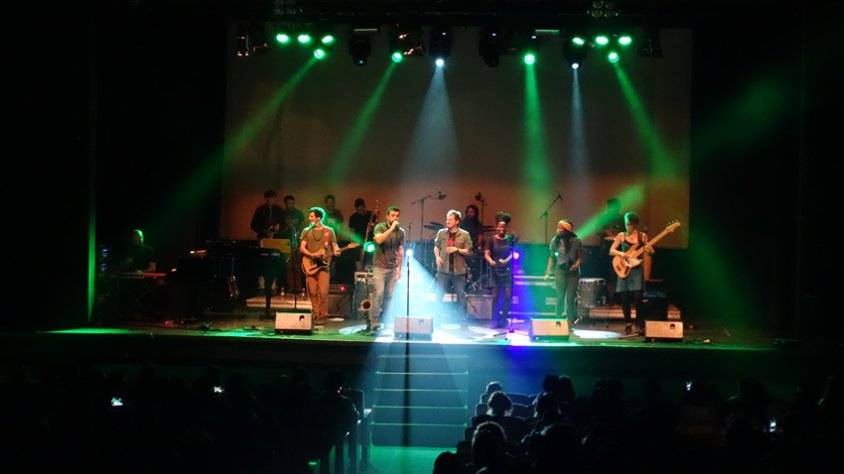 Bonobos marxa per la porta gran