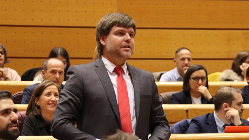 L'alcalde de Centelles, Josep Paré Aregall, nou diputat al Congrés, en el moment de prometre el càrrec