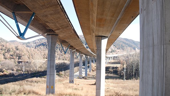 Tirants  amb problemes de corrosió dels cables del viaducte d'Osormort 