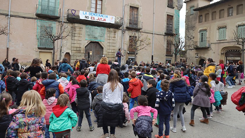 Mainada a la plaça Major